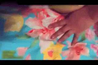 아주 예쁘게 생긴 문예범 젊은 미녀는 남편과 함께 호텔에서 네티즌들과 단체교제를 약속했다