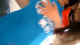 목소리가 달콤하고 몸매가 섬세하고 섹시하며 독거미 소녀가 찾아와 가전제품을 수리하는 고객센터를 집적거리며 주방대전에서 너무 소란스럽게 불렀다