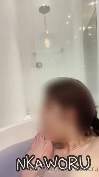 욕조에서 발빨아주는 내 여친 | 한국야동 고화질 스트리밍