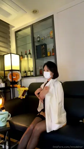 미세스 띠로리 검은 란제리 세트 착장 라이브 | 한국야동 고화질 스트리밍