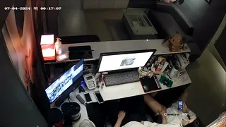 출근전에 카운터 실장 물 빼주는 매니저 | 한국야동 고화질 스트리밍