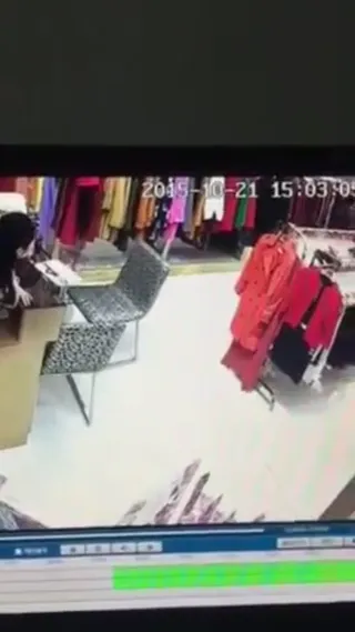 손님오면 우짤라고 가게에서 떡치는 중년커플 | 한국야동 고화질 스트리밍