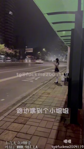야외에서 섹스하는 취미 생활인 커플