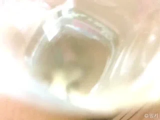 음..무슨느낌이냐믄.. 제주도에서 존나 작은 자지랑 박는기분이야 ㅋㅋ 페트병 자르면 보지속 보이게따 ㅋㅋ 잘라볼까??