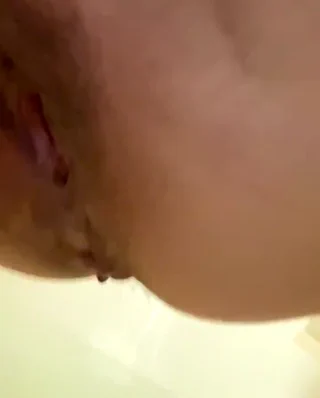 샤워하다가 방구꿨는데 똥이 간질간질해서 물받아놓고 시원하게 쌌어 ???? 보지에서도 물 뚝뚝 흘리는거 보일라나? ㅎㅎ  #스캇 #똥 #스캇플 #똥플 #보지 #섹트 #자위