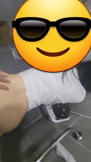 학교 화장실에서 .. 물소리 주의