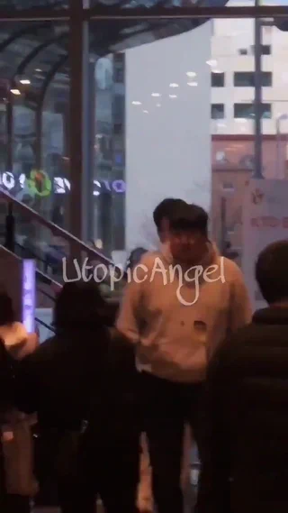 “우영아 뭐해.ᐟ 어디가.ᐟ “ “화장실 .ᐟ.ᐟ.ᐟ.ᐟ.ᐟ.ᐟ.ᐟ.ᐟ ????”