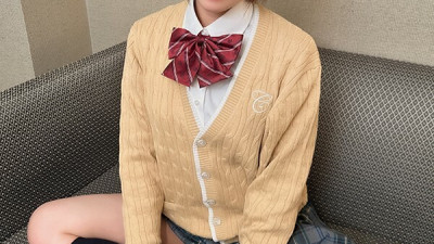 FC2-PPV-3302506 Cute double fangs beautiful woman Riku 18 years old uniform POV
